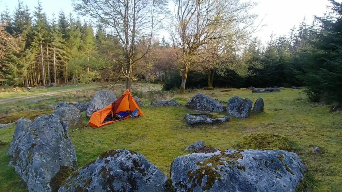 Camping at the bronze age settlement near Kennon Hill